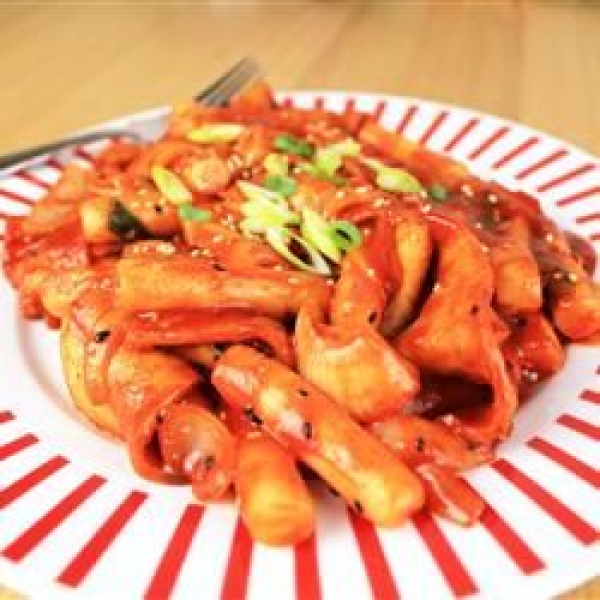 Tteokbokki (Korean Spicy Rice Cakes)