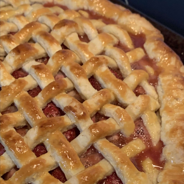 Favorite Strawberry Rhubarb Pie