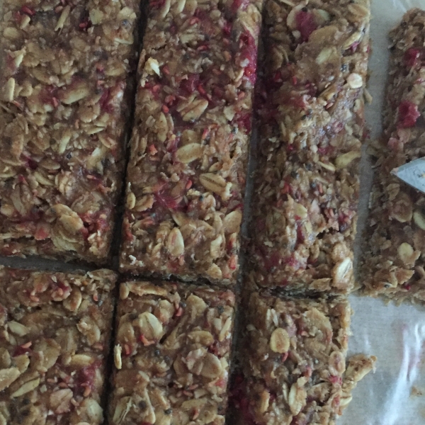 No-Bake Raspberry Peanut Butter Granola Bars