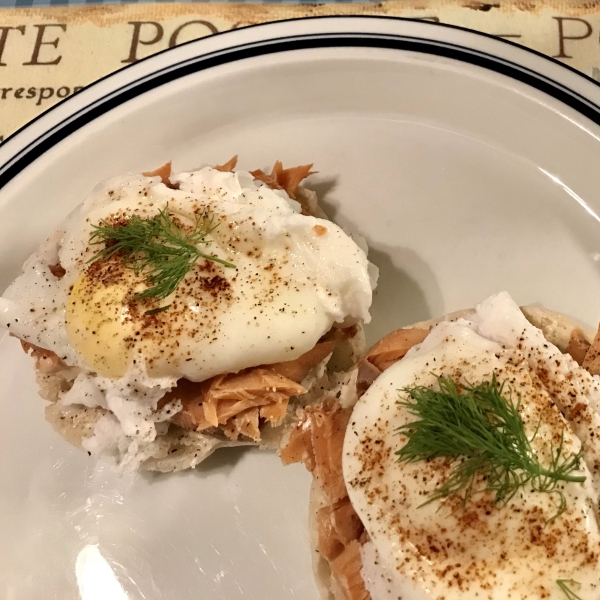 Smoked Salmon Dill Eggs Benedict