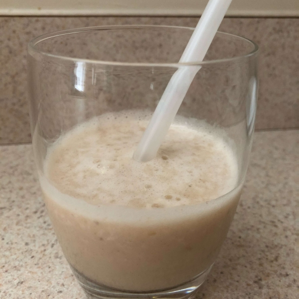 Quick Banana Milkshake (Ice Cream Free)