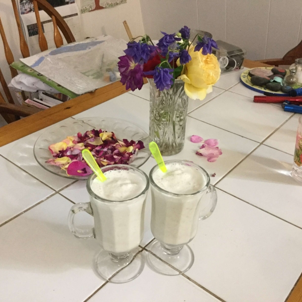 Quick Banana Milkshake (Ice Cream Free)