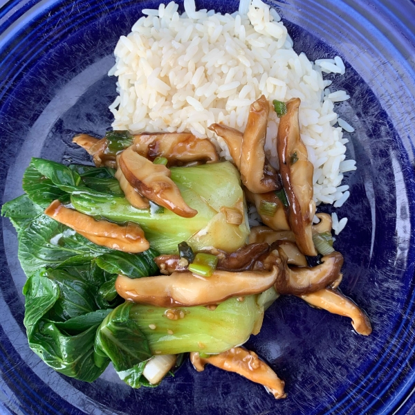 Chinese-Style Baby Bok Choy with Mushroom Sauce