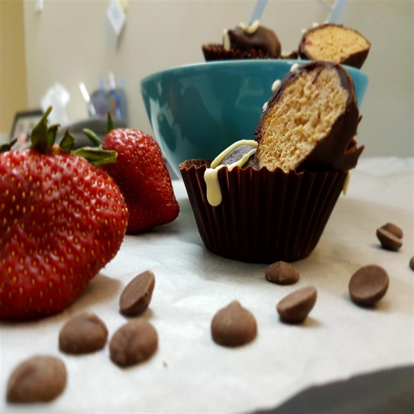 Easy Strawberry Cheesecake Truffles