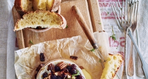 Baked Camembert with Apple-Pecan Topping