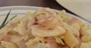 Creamy Cabbage with Apples and Bacon