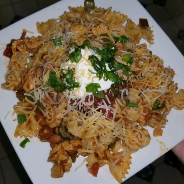 NO YOLKS® Skillet Salsa Chicken with Noodles