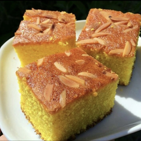 Semolina Turmeric Cake (Sfoof)
