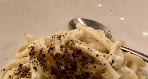 Cacio e Pepe (Cheese and Pepper Pasta)