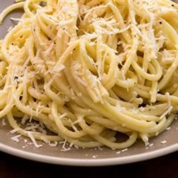 Cacio e Pepe (Cheese and Pepper Pasta)