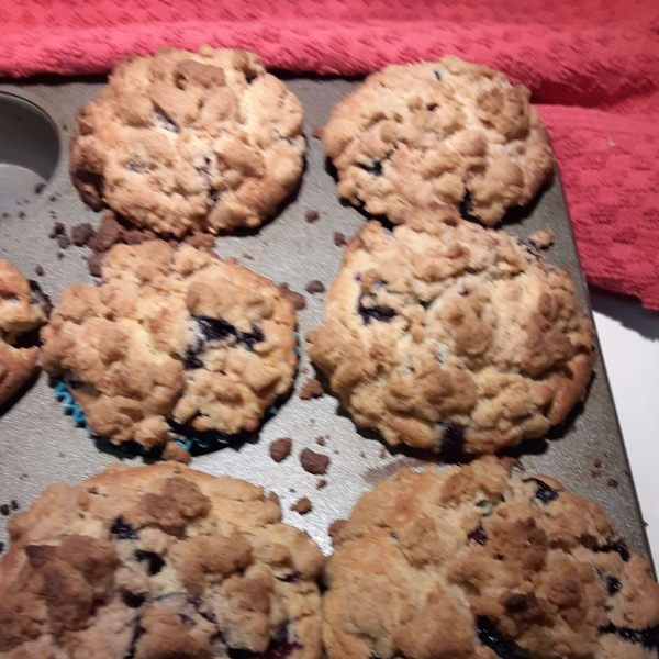 Streusel-Topped Blueberry Muffins