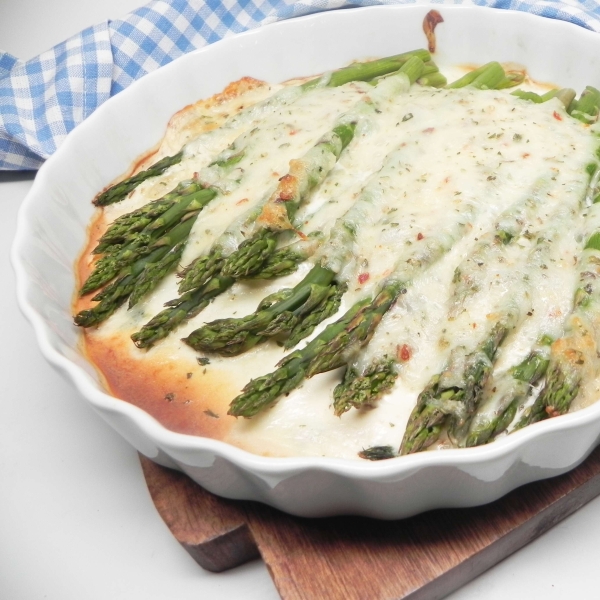 Baked Asparagus with Cheese Sauce