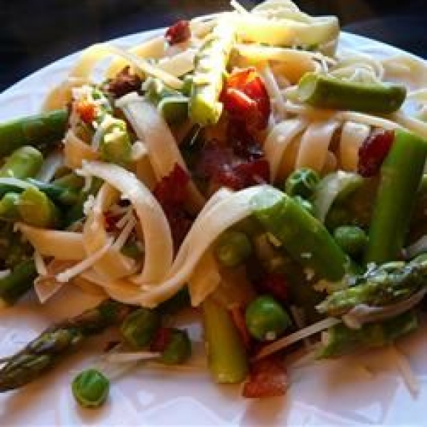 Creamy Asparagus and Peas Pasta