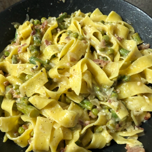 Creamy Asparagus and Peas Pasta