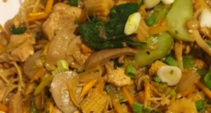 Hong Kong-Style Chicken Chow Mein