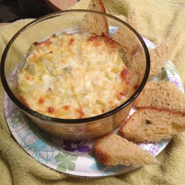 Warm Cheesy Artichoke Dip