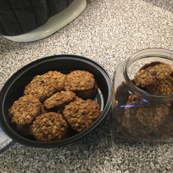 Crispy-Chewy Oatmeal Raisin Cookies