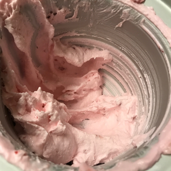 Easy, Eggless Strawberry Ice Cream