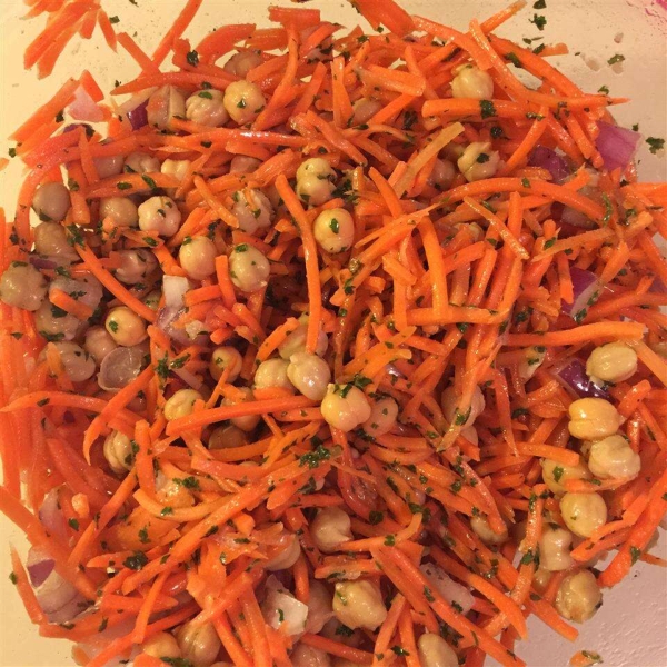 Quick and Easy Carrot and Chickpea Salad