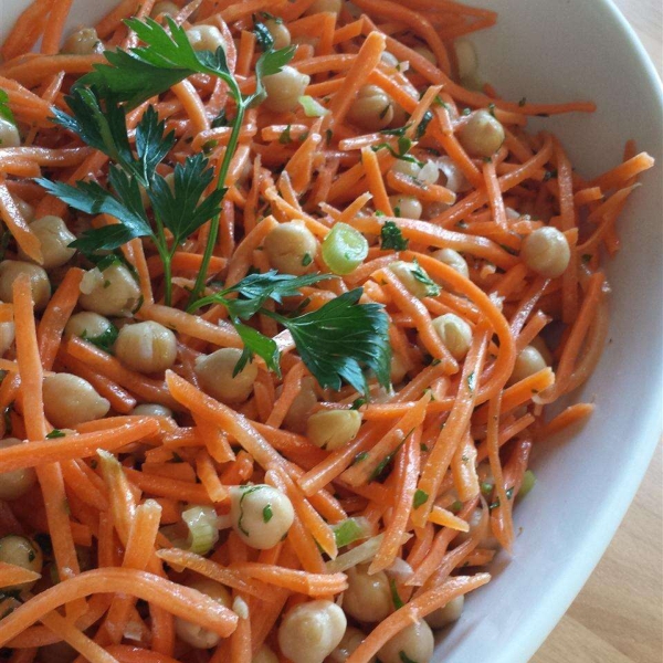 Quick and Easy Carrot and Chickpea Salad