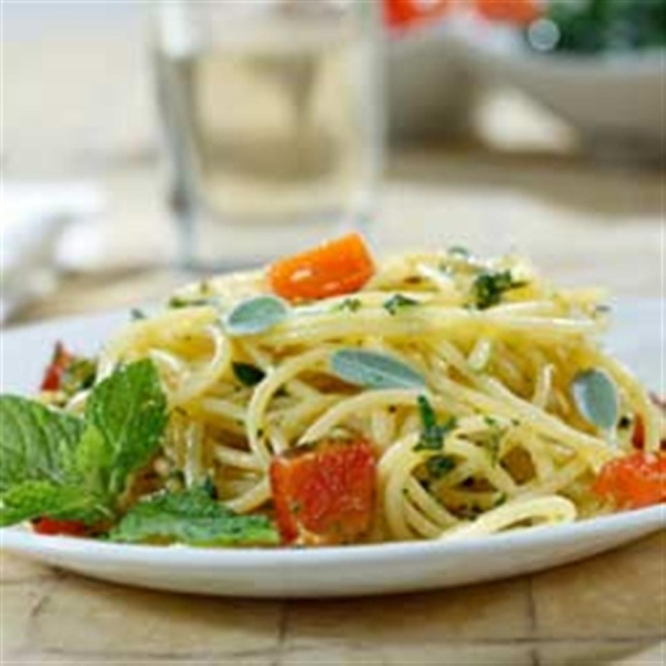 Gluten Free Spaghetti with Diced Potatoes, Roasted Peppers & Aromatic Herb Pesto