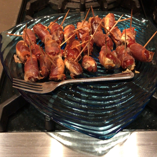 Date Goat Cheese Basil Bites