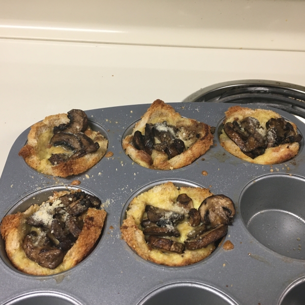 Garlicky Mushroom Toast Cups