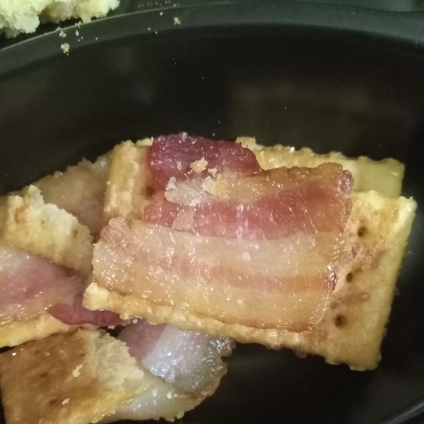 Sweet Bacon Crackers