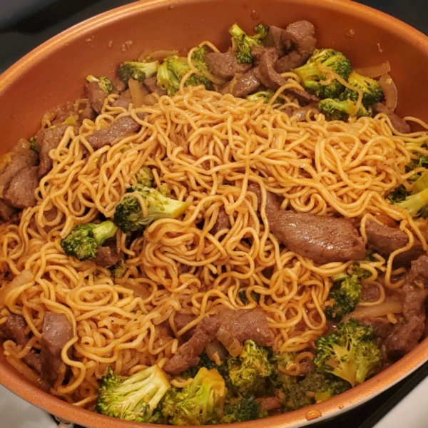 Spicy Beef and Broccoli Chow Mein