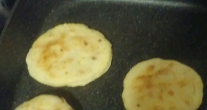 Pupusas de Queso (Cheese-Stuffed Tortillas)