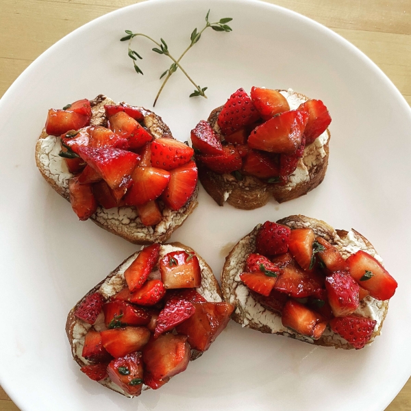 Strawberry Goat Cheese Bruschetta