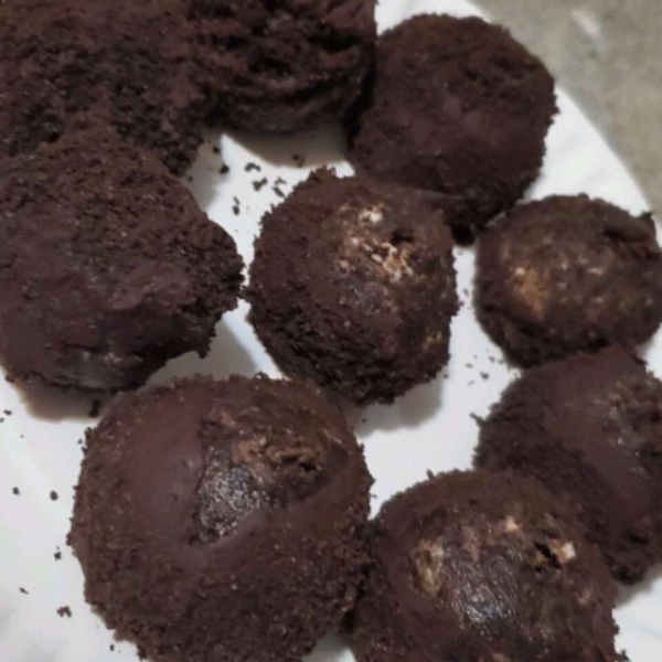 Easy White Chocolate Oreo Truffles