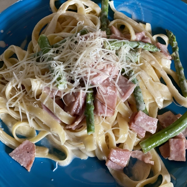 Creamy Ham and Asparagus Fettuccine