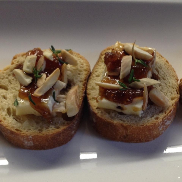 Petit Toasts with Brie, Fig, and Thyme