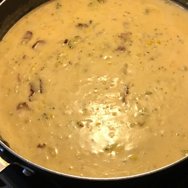 Bacon-Cheddar Cauliflower Chowder