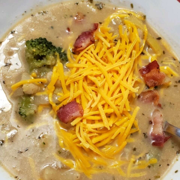 Bacon-Cheddar Cauliflower Chowder