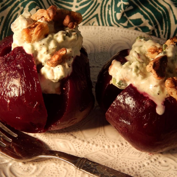 Baked Beet Root With Yogurt Walnut Dressing