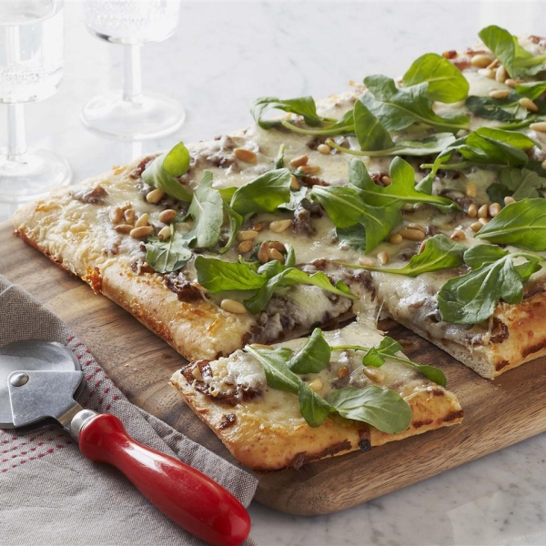 Caramelized Onion and Arugula Pizza