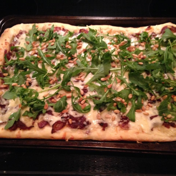 Caramelized Onion and Arugula Pizza