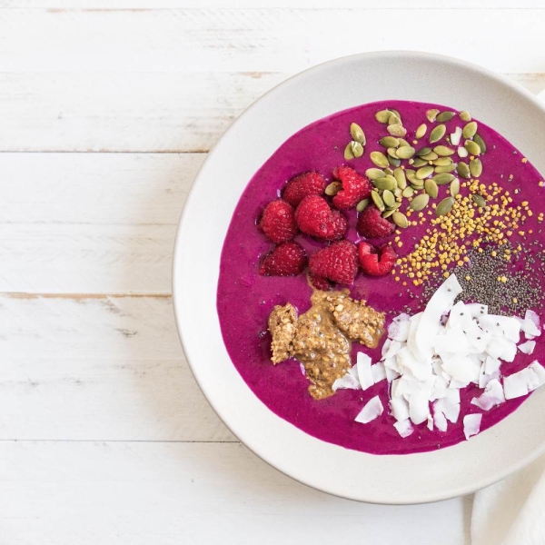 Power Pink Pitaya Smoothie Bowl