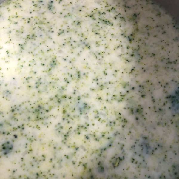 Low-Fat, Full-Flavor Cream of Broccoli Soup