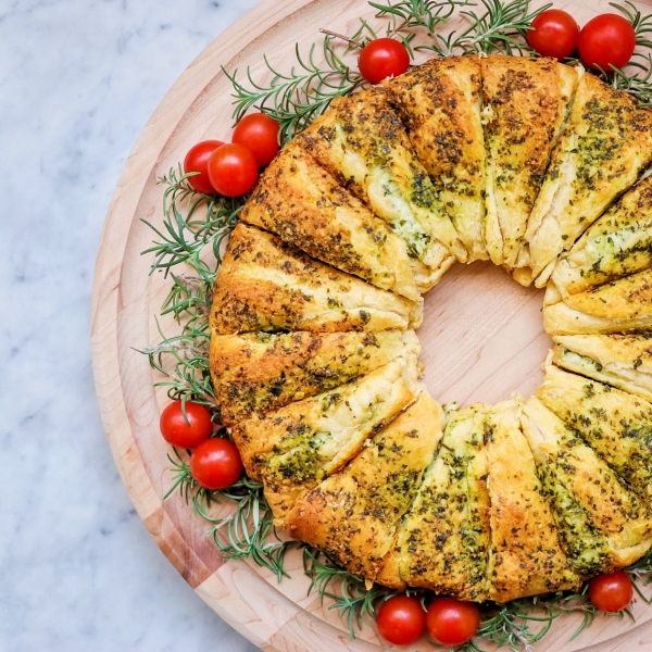 Cheesy Pesto Roll Wreath (Christmas Wreath Appetizer)
