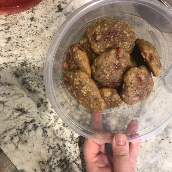 Fresh Strawberry-Oatmeal Cookies
