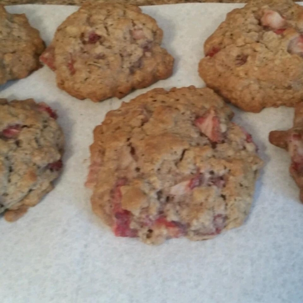 Fresh Strawberry-Oatmeal Cookies