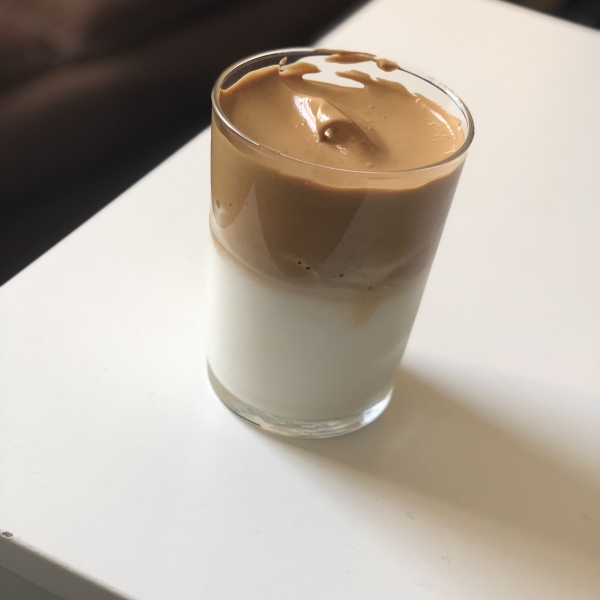 Dalgona Coffee (Whipped Coffee)