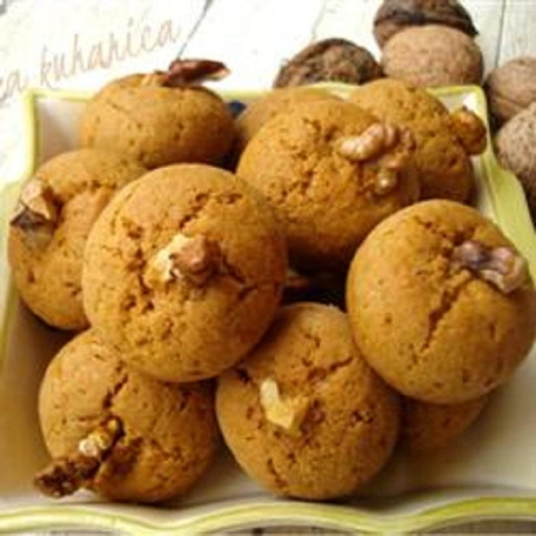 Medenjaci (Croatian Honey Spice Cookies)