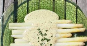 Spargel mit Haselnusssoße (Asparagus with Hazelnut Bechamel)