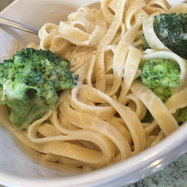Creamy Fettuccine Alfredo with Broccoli