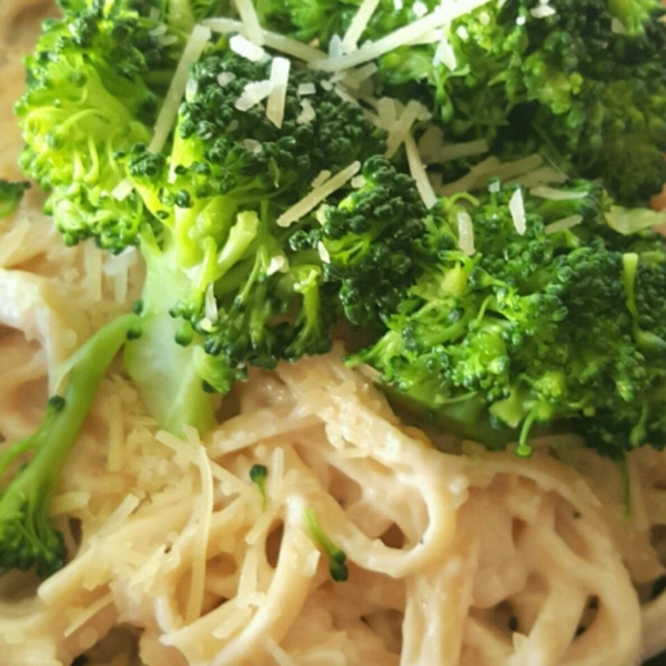Creamy Fettuccine Alfredo with Broccoli
