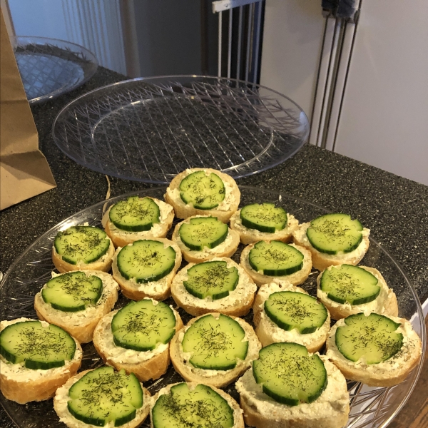 Creamy Dill Cucumber Toasties